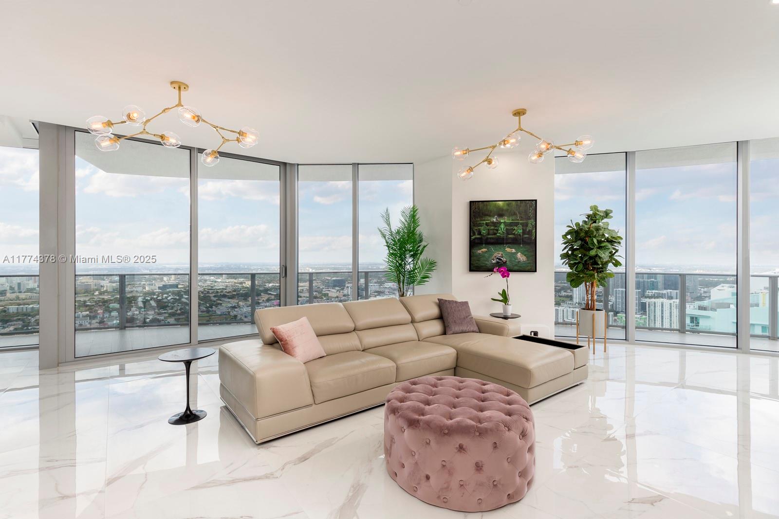 488 NE 18th St Unit: PH01