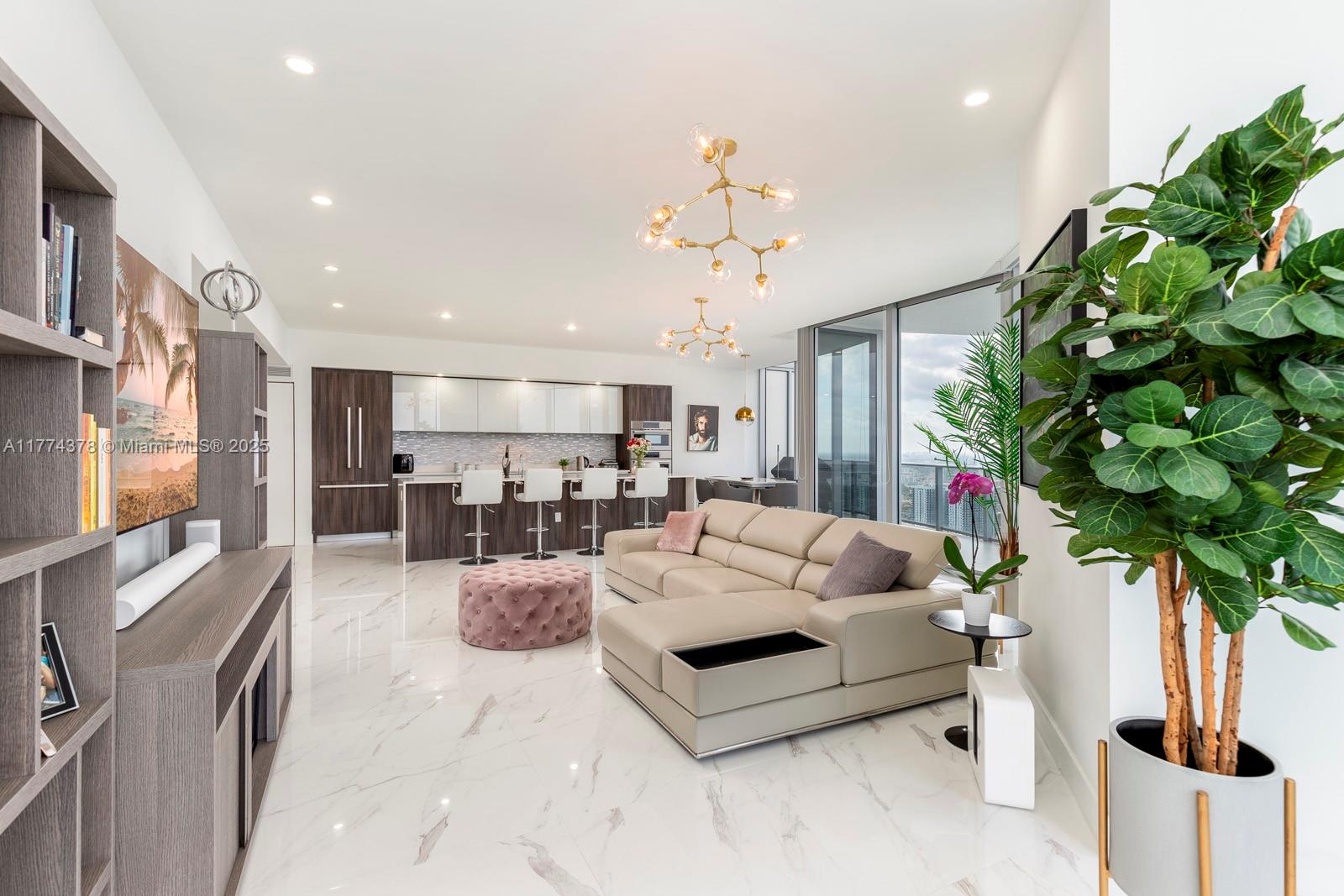 488 NE 18th St Unit: PH01