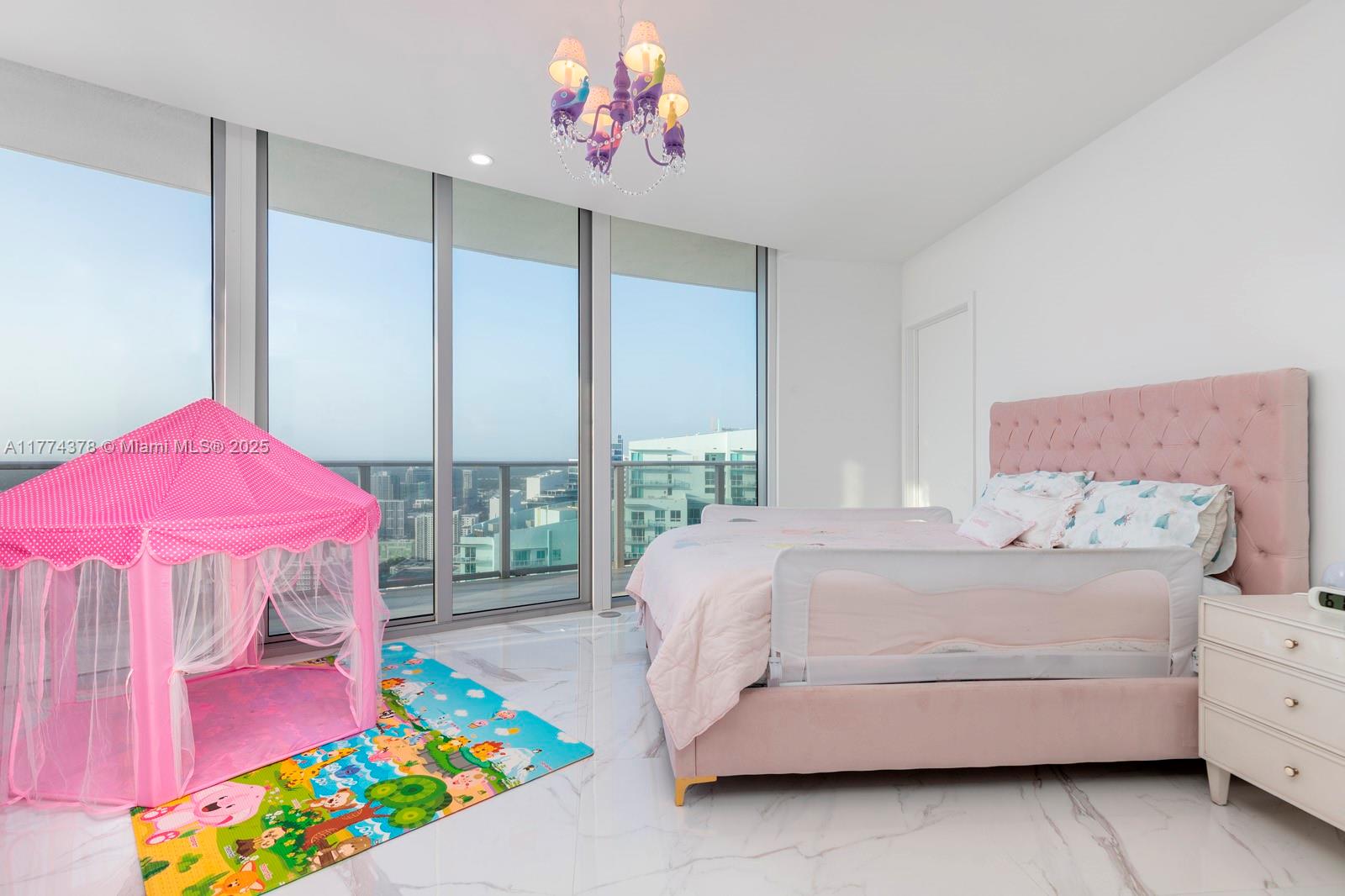 488 NE 18th St Unit: PH01
