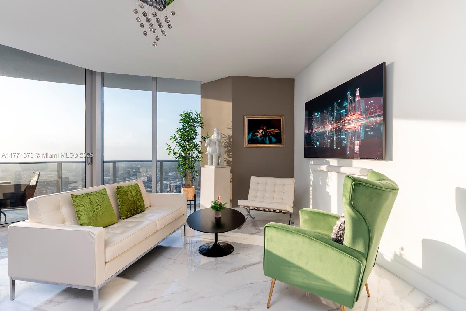 488 NE 18th St Unit: PH01