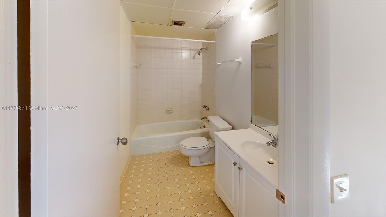 3561 SW 117th Ave # 404 Unit: 7-404