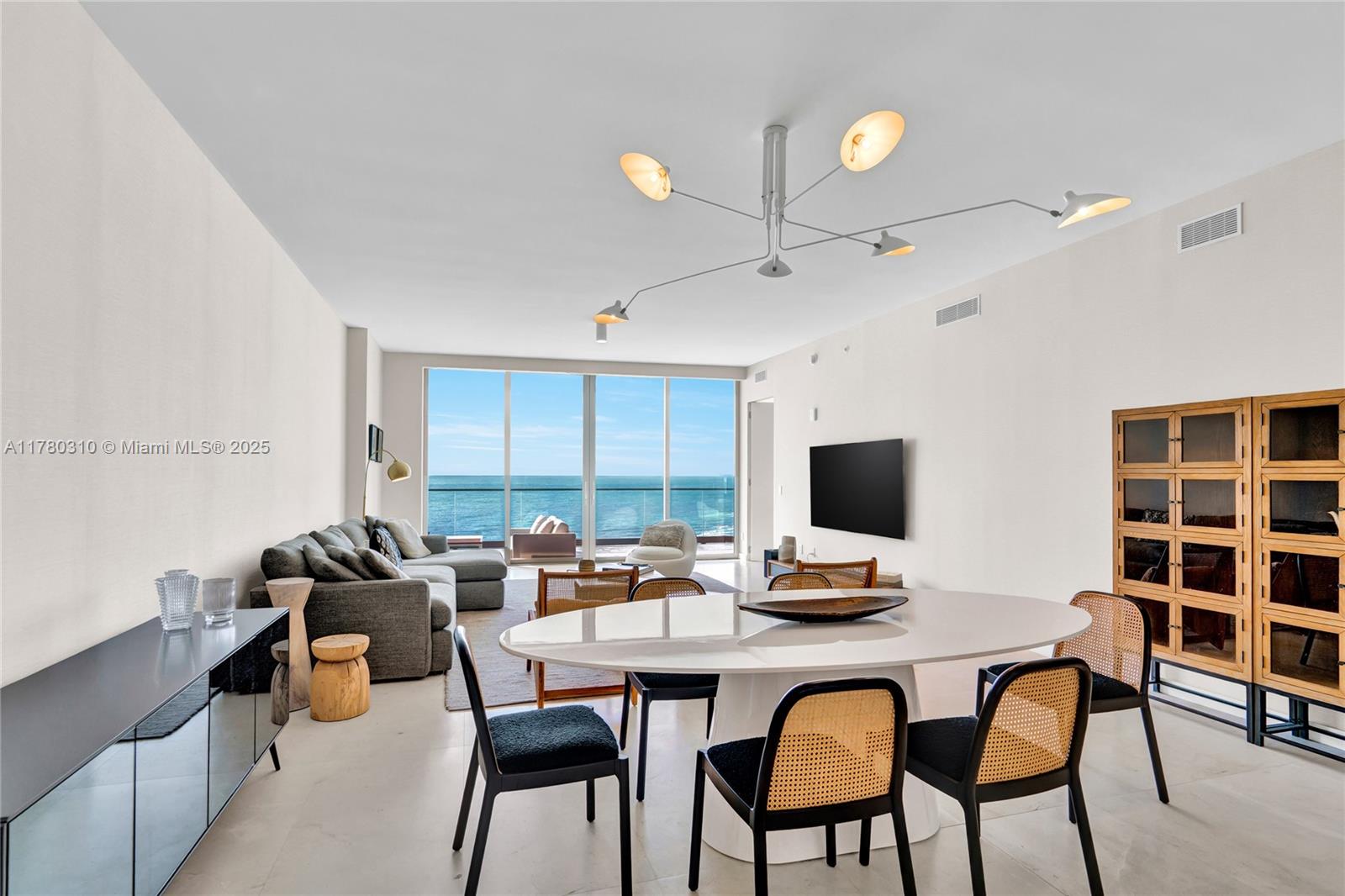 18975 Collins Ave # 903