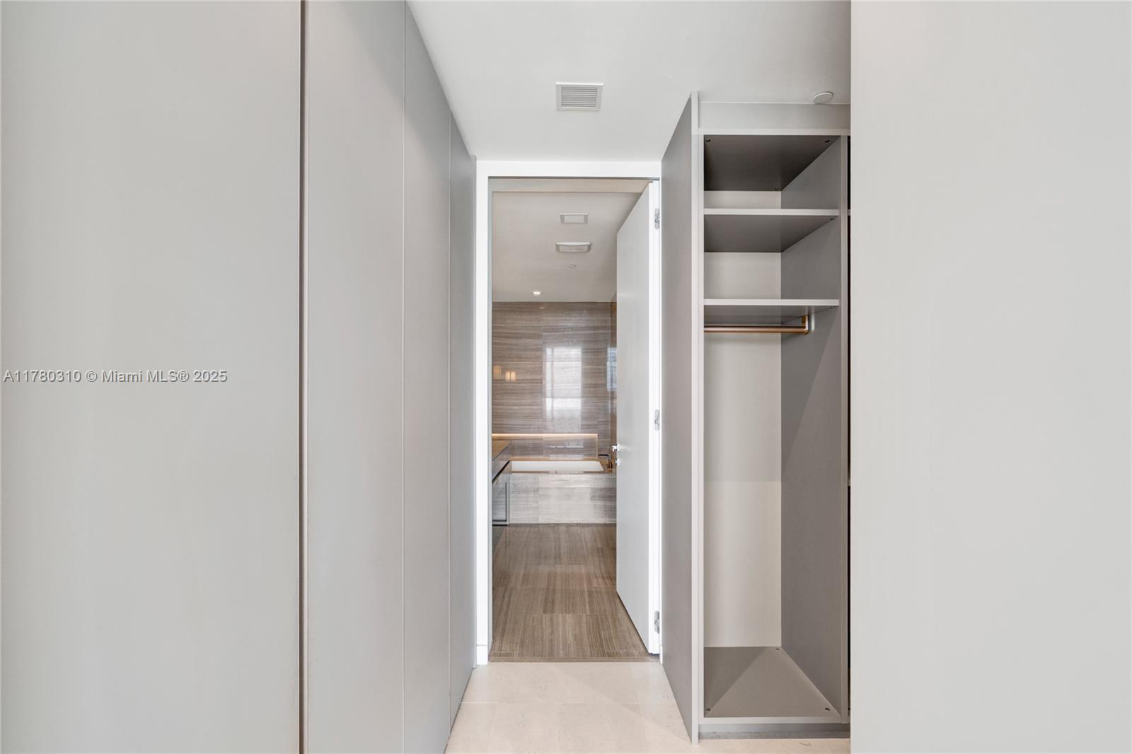 18975 Collins Ave # 903