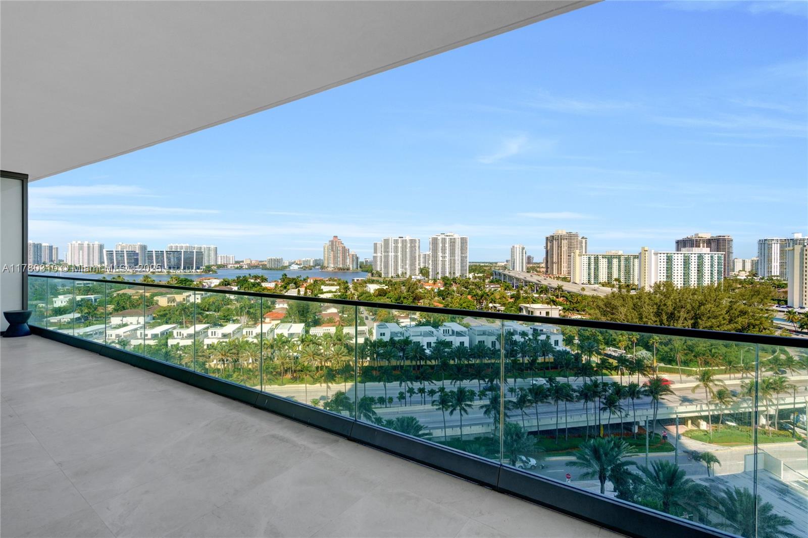 18975 Collins Ave # 903