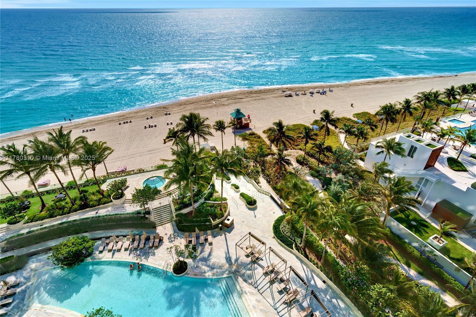 18975 Collins Ave # 903