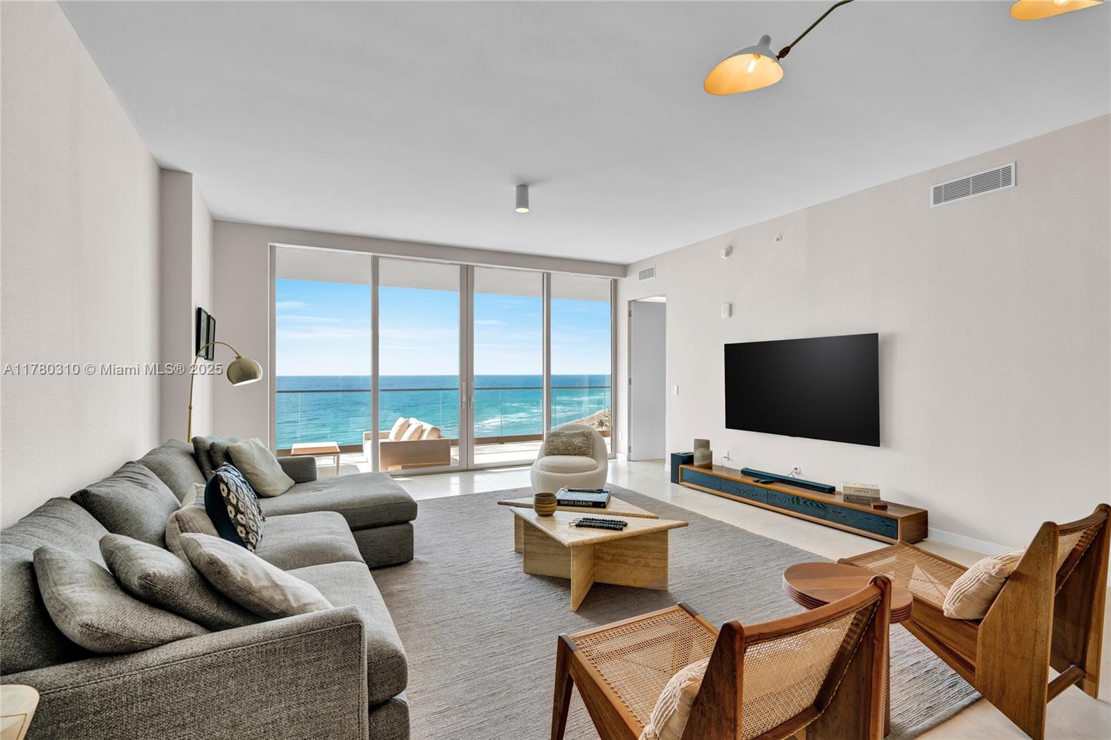 18975 Collins Ave # 903