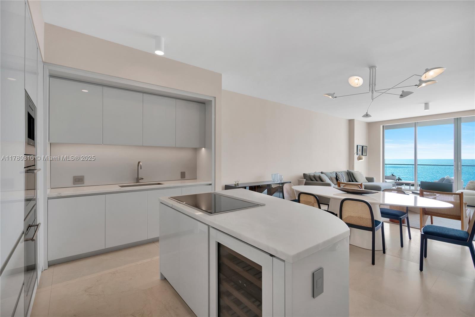 18975 Collins Ave # 903