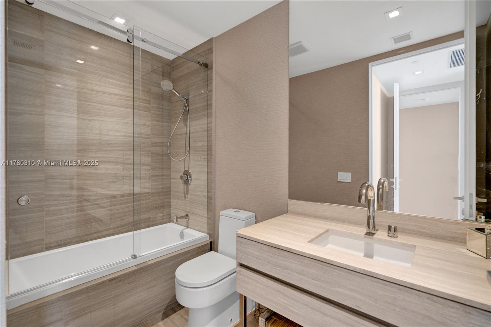 18975 Collins Ave # 903