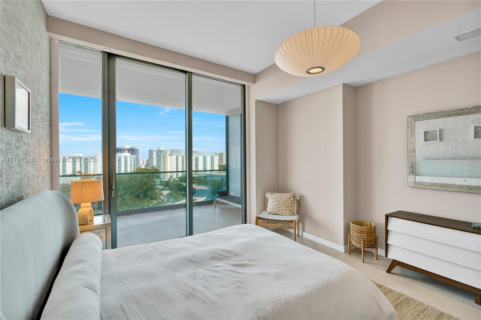 18975 Collins Ave # 903