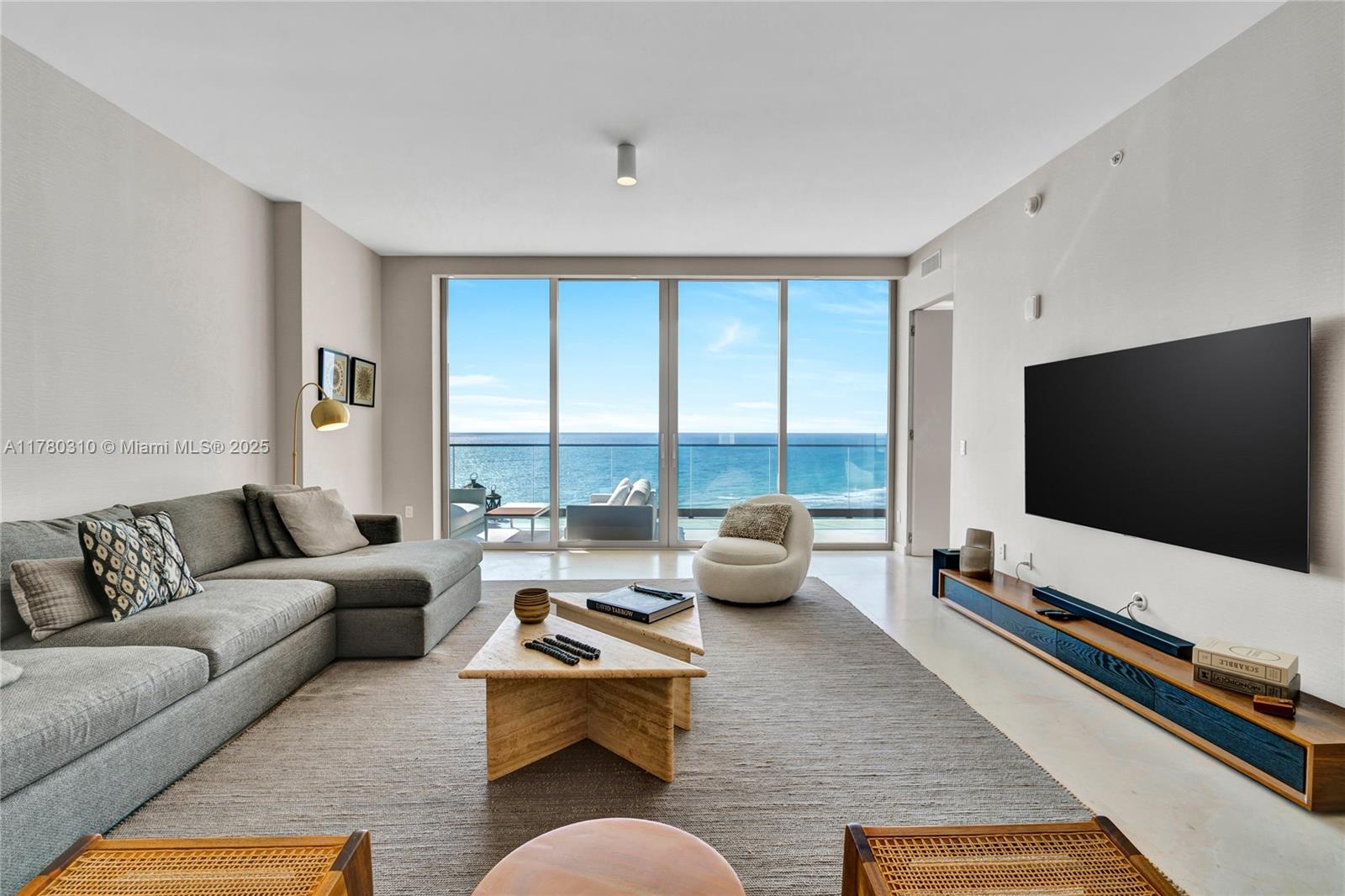 18975 Collins Ave # 903