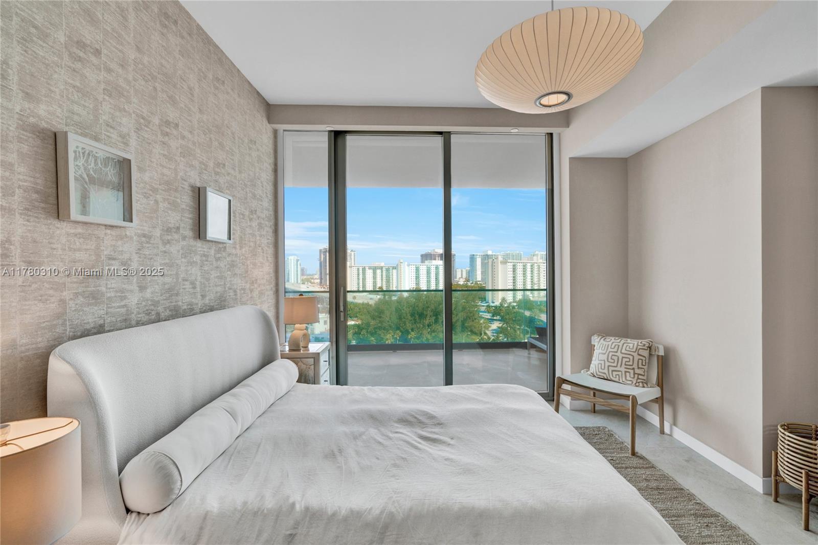 18975 Collins Ave # 903