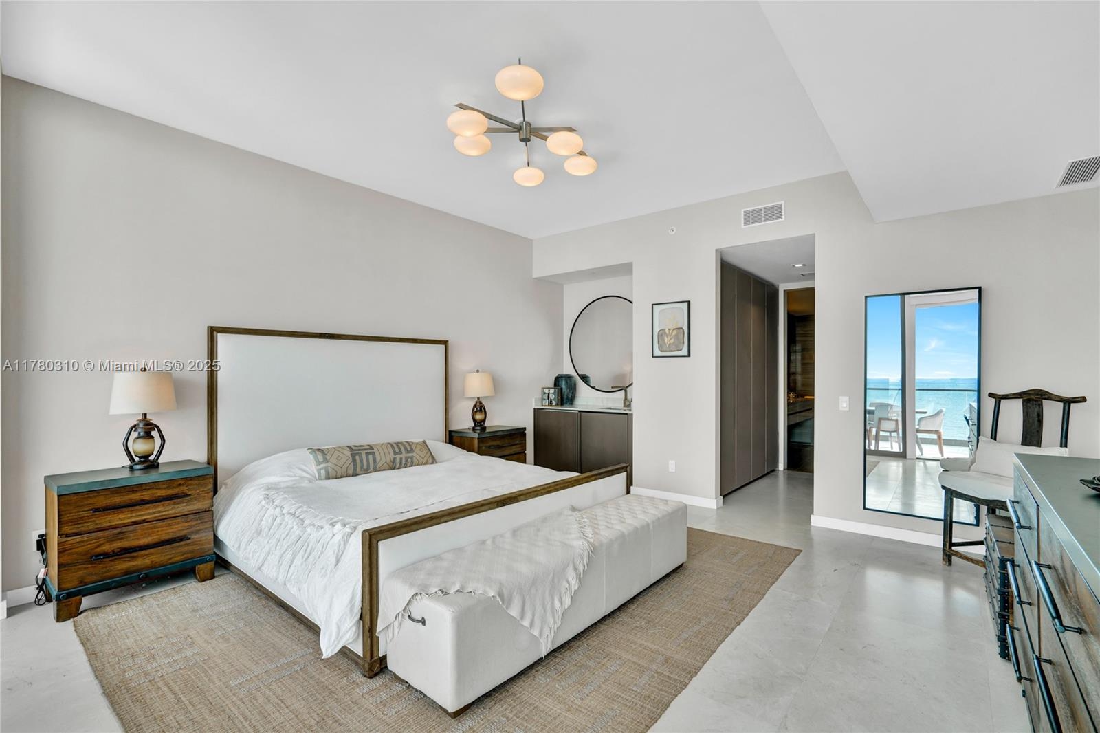 18975 Collins Ave # 903