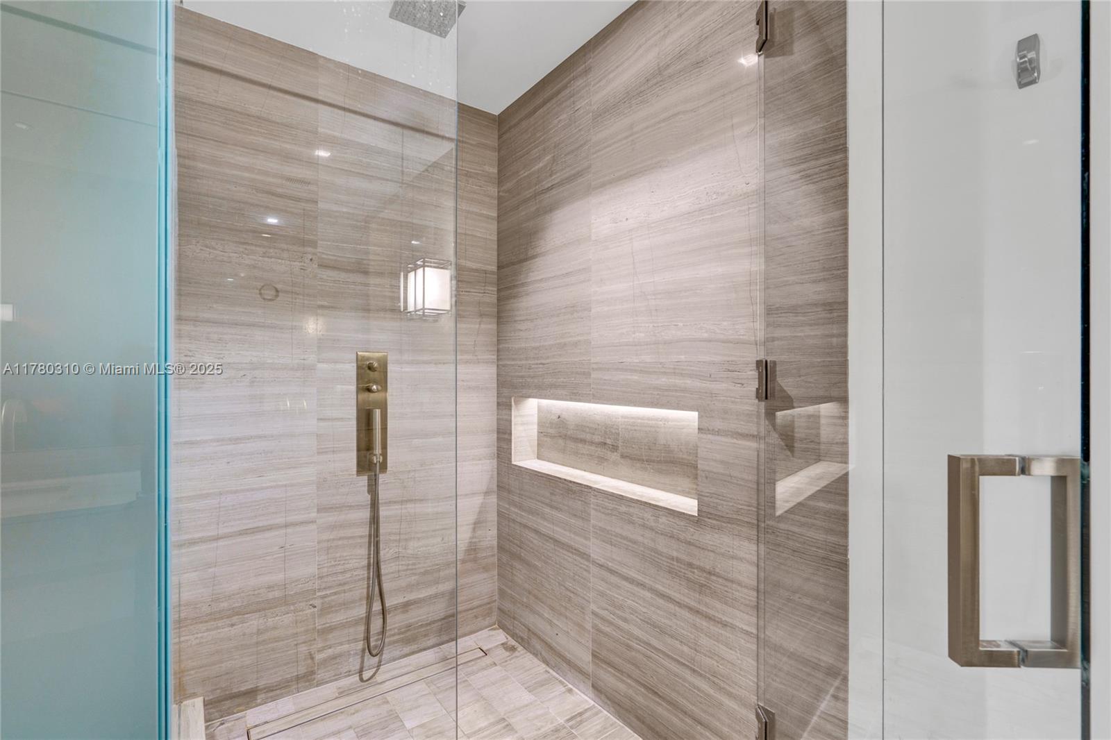 18975 Collins Ave # 903