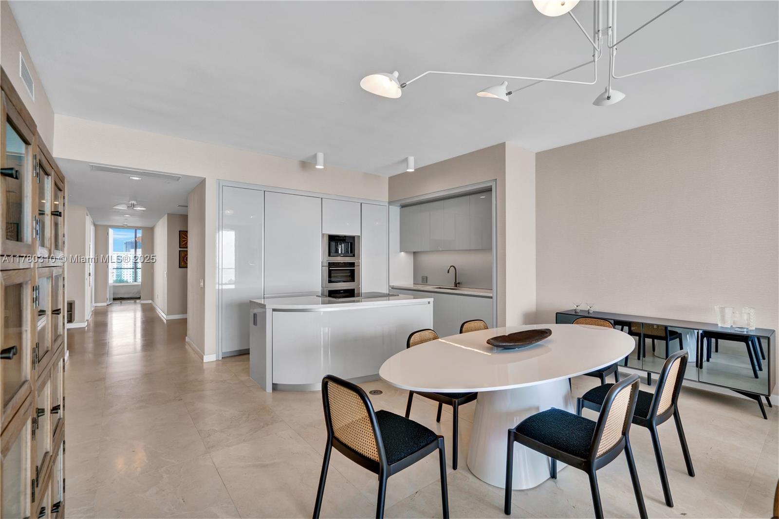 18975 Collins Ave # 903