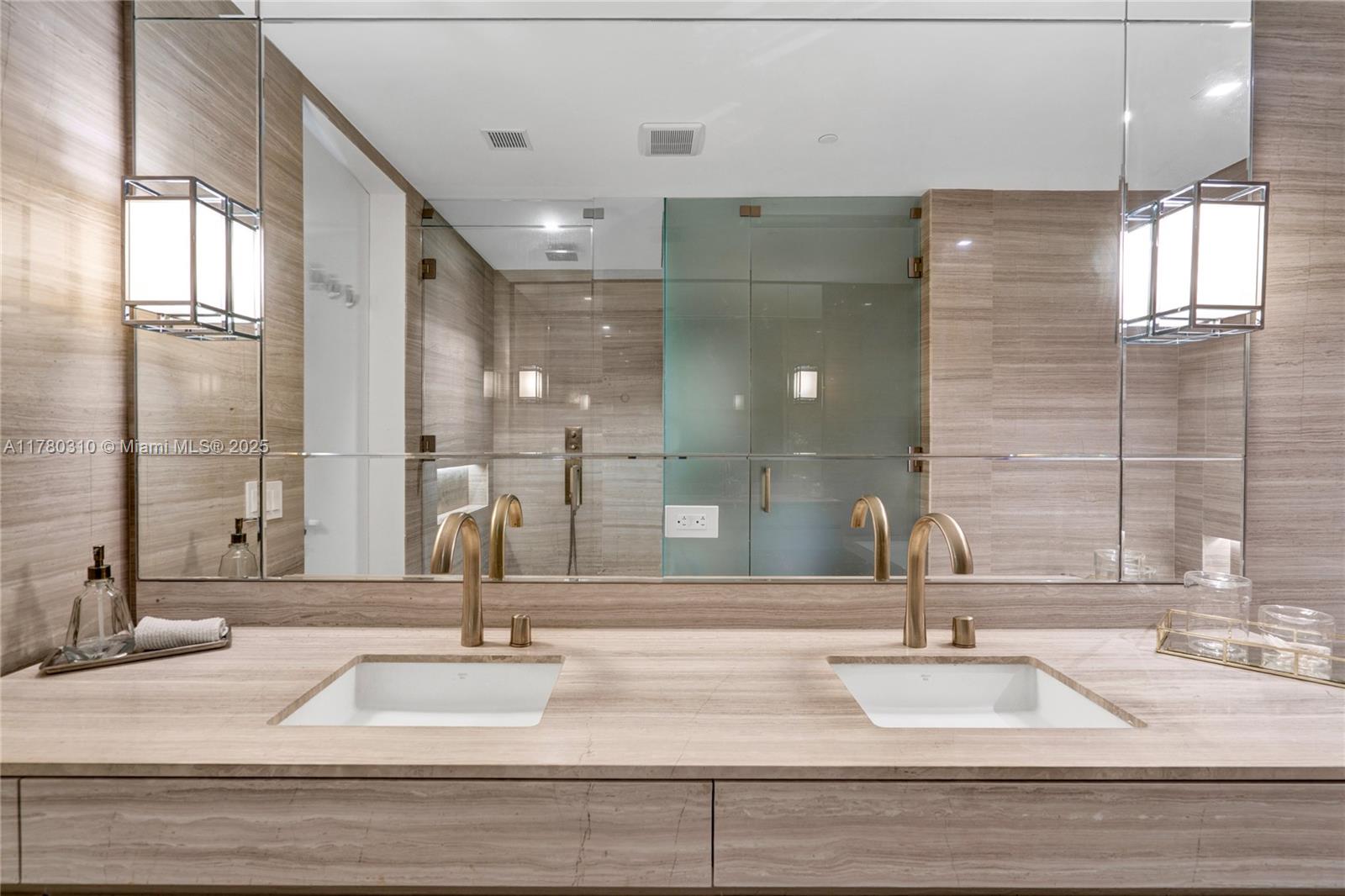 18975 Collins Ave # 903