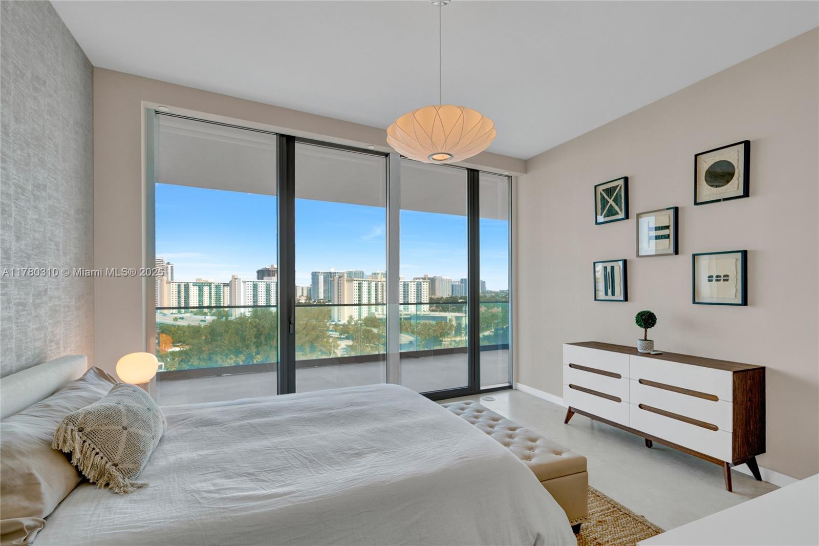 18975 Collins Ave # 903