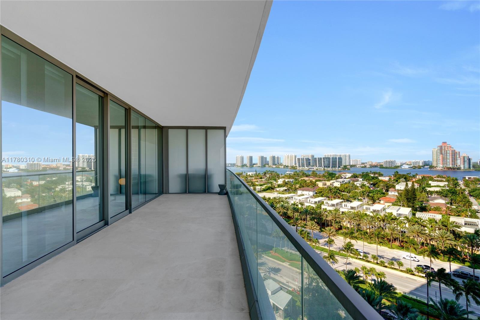 18975 Collins Ave # 903