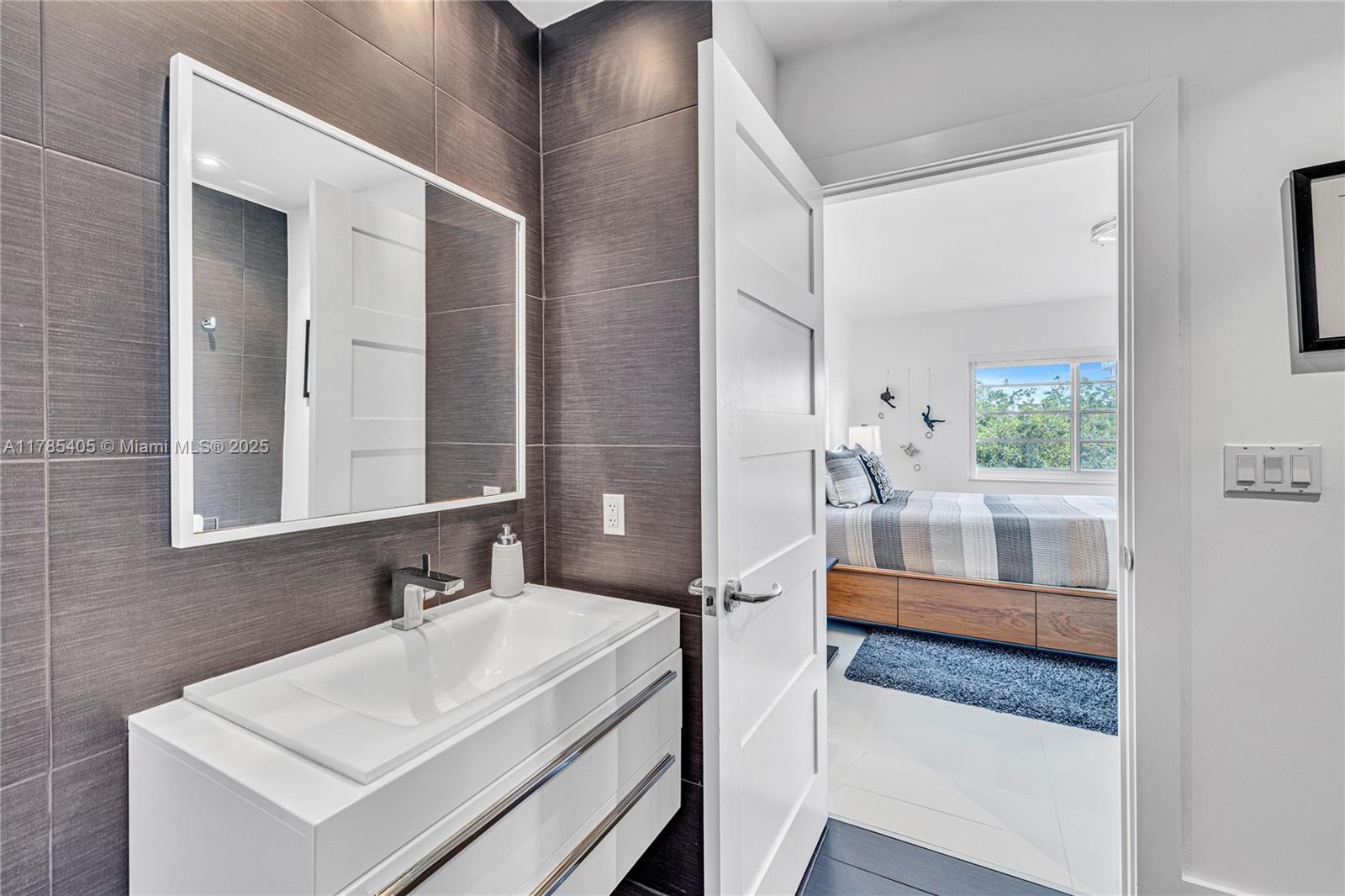 1120 99th St # 302, Bay Harbor Islands Unit: 302