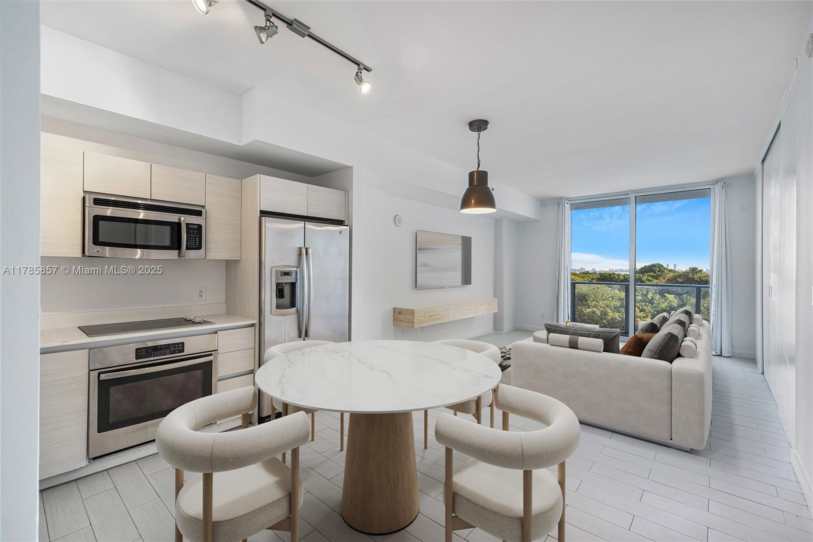 4250 Biscayne Blvd # 607