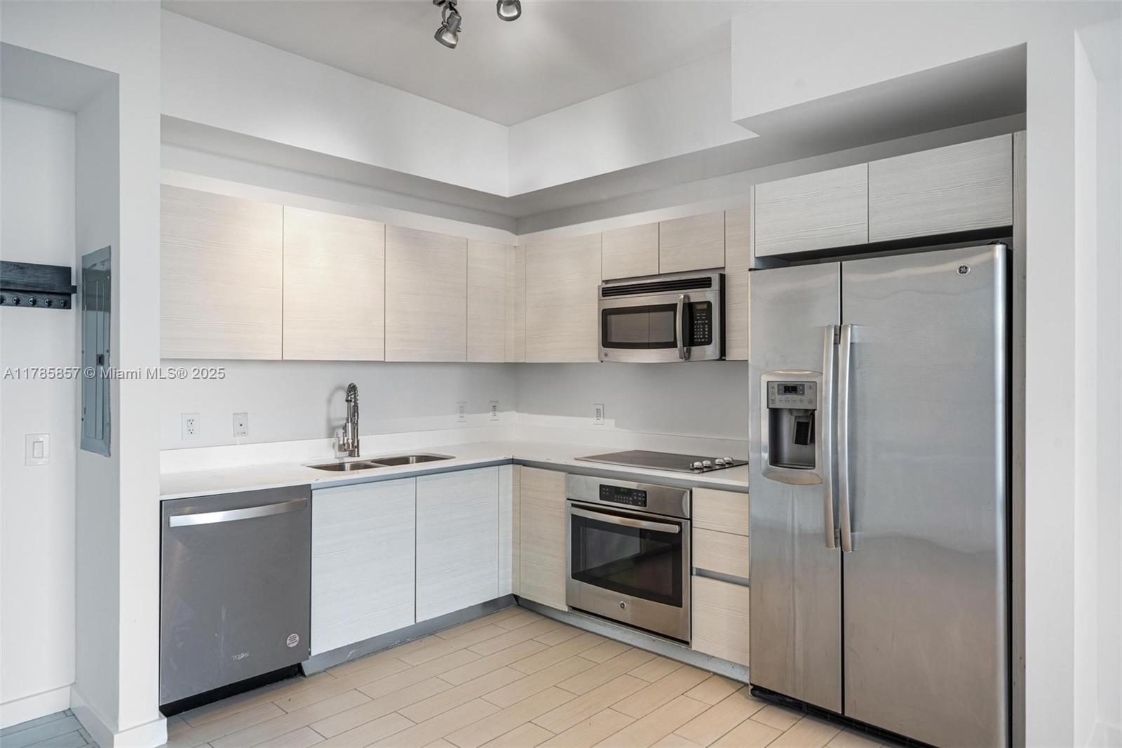 4250 Biscayne Blvd # 607