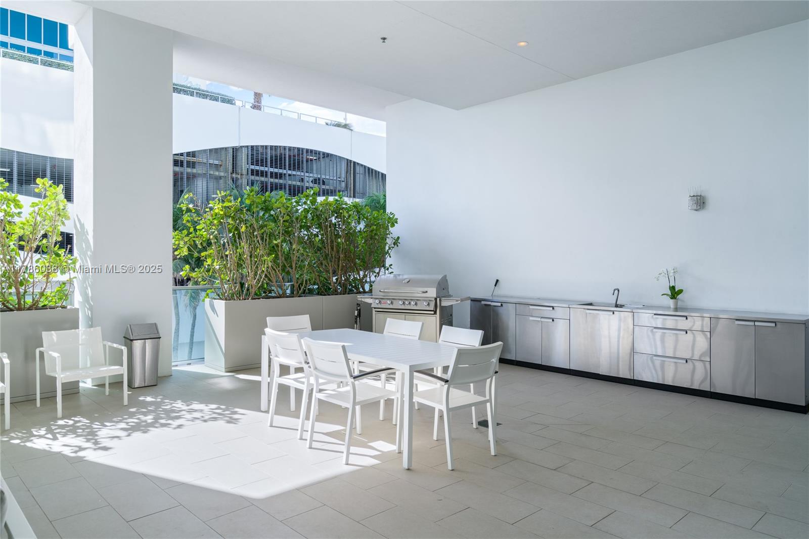 6901 Collins Ave # 401