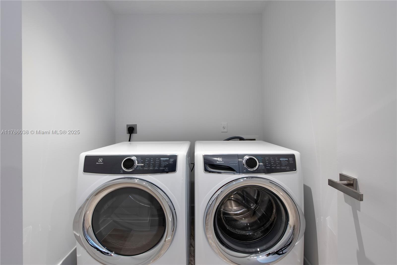 6901 Collins Ave # 401