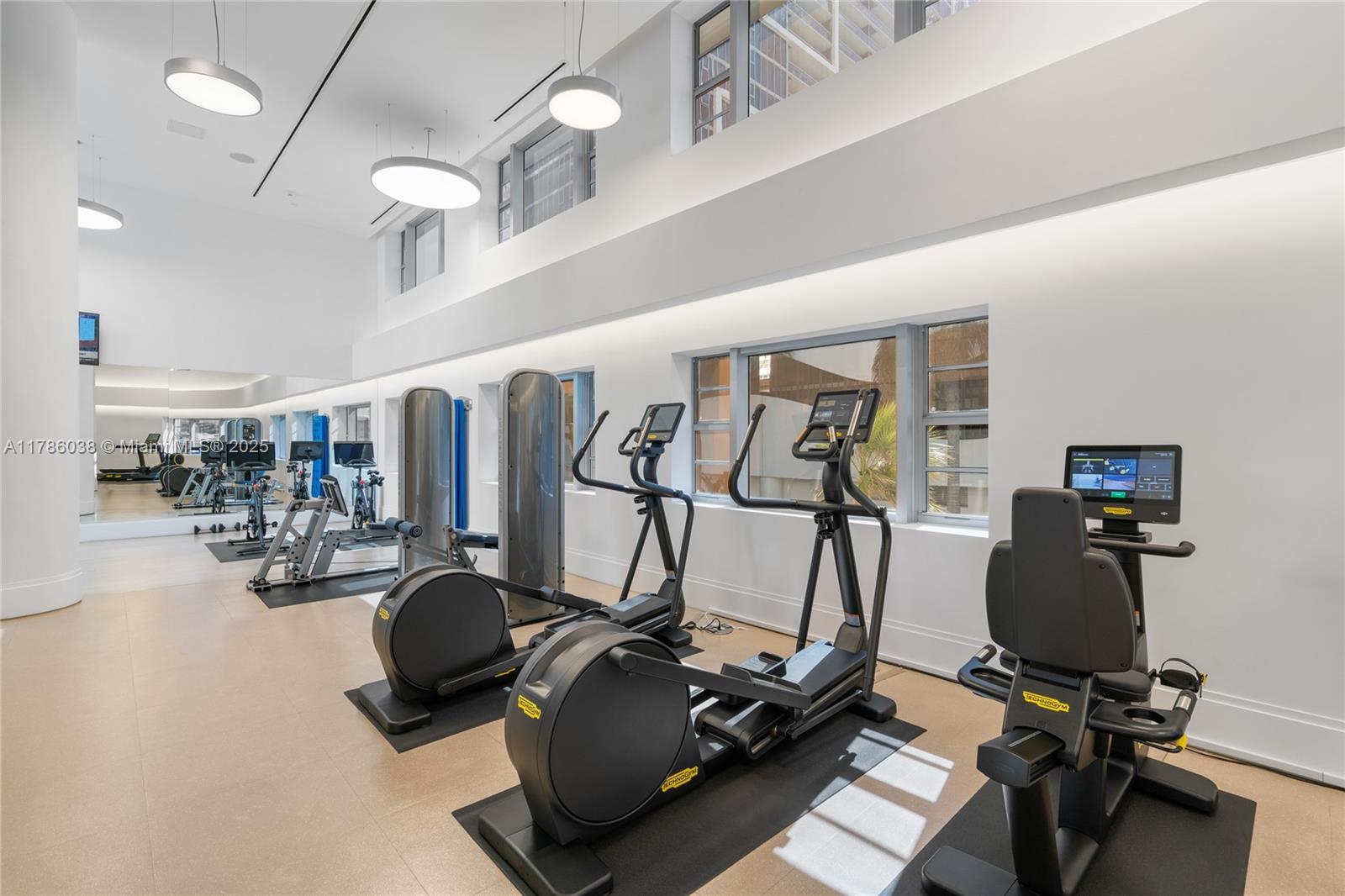 6901 Collins Ave # 401