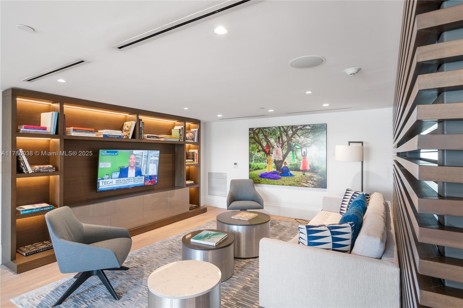 6901 Collins Ave # 401