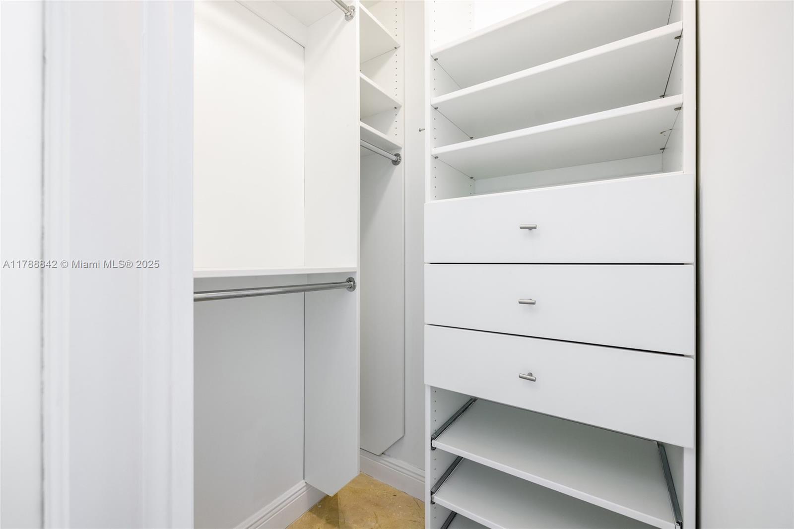 1121 Crandon Blvd # D306