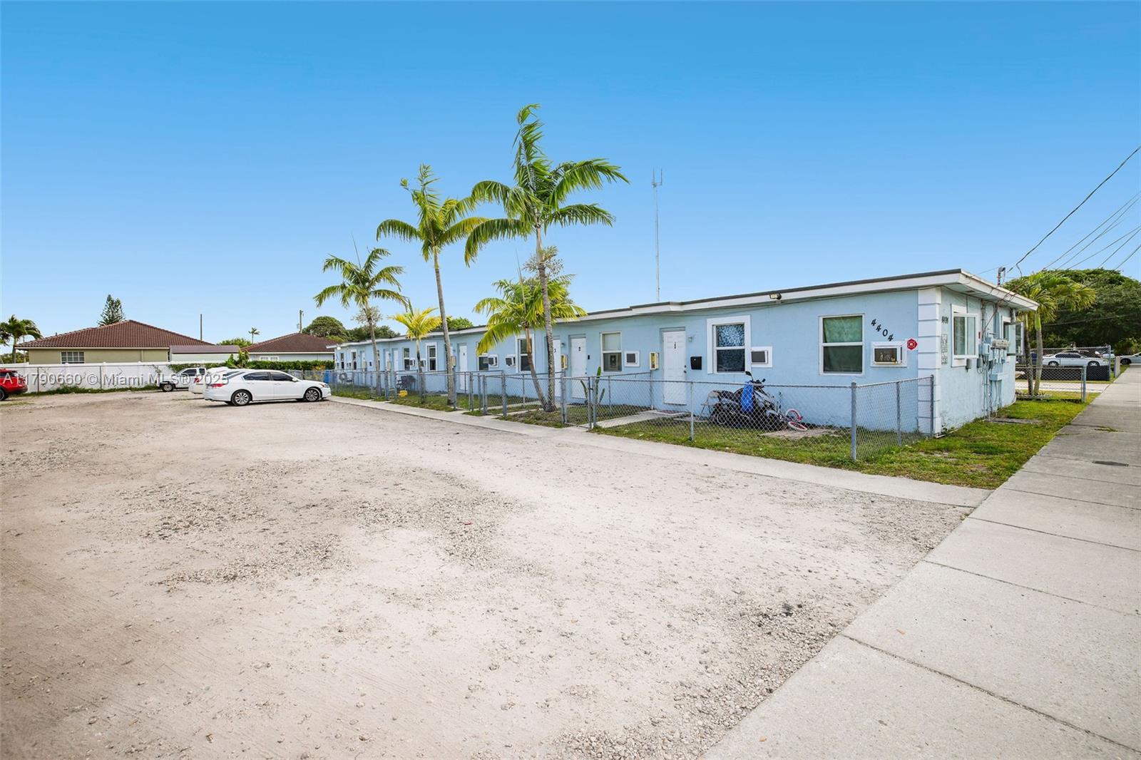 4404 SW 22nd St # 8 Unit: 1-8