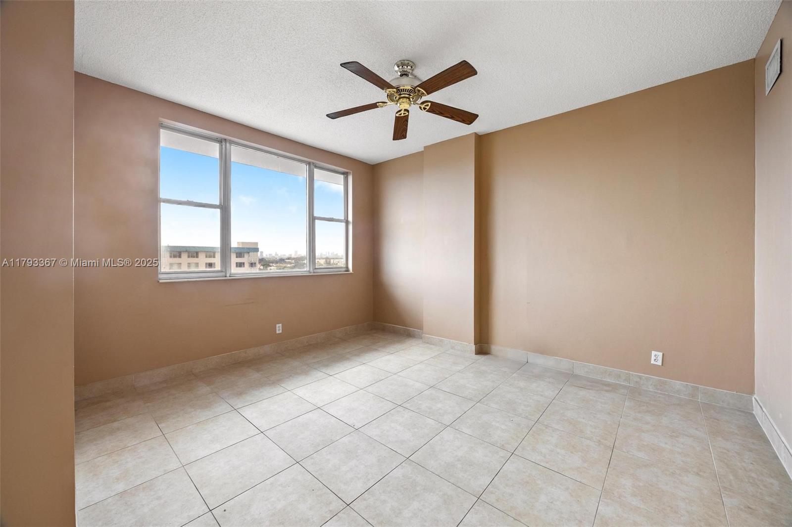 4350 Hillcrest Dr # 1016