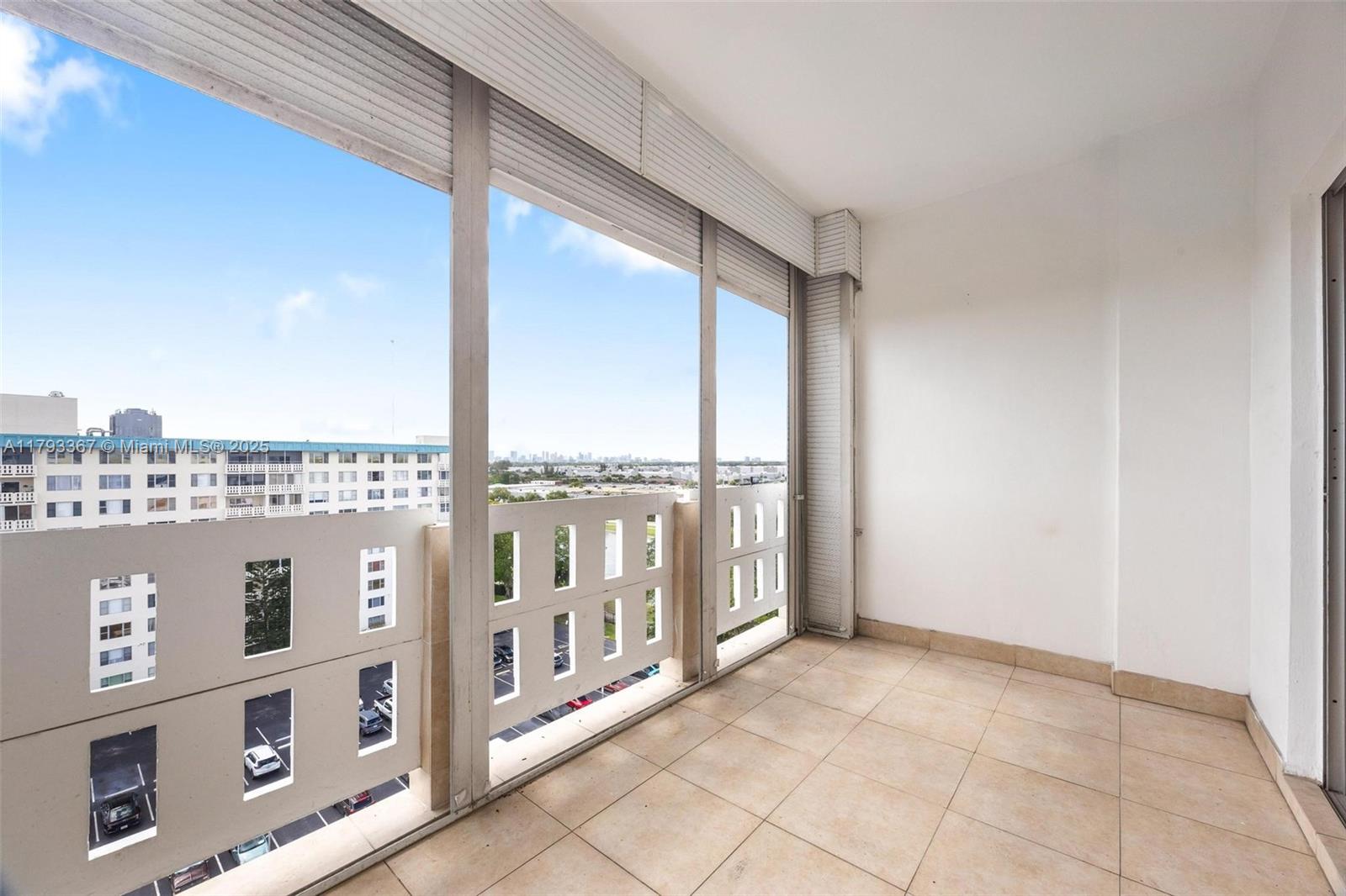 4350 Hillcrest Dr # 1016