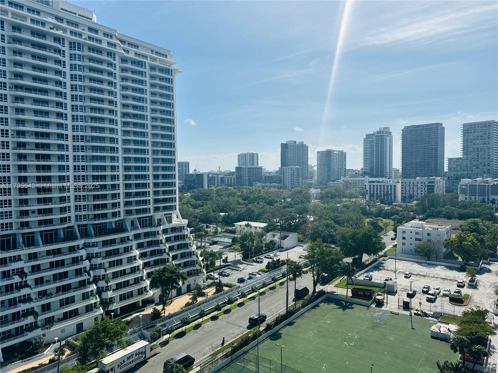 600 NE 36th St # 1516