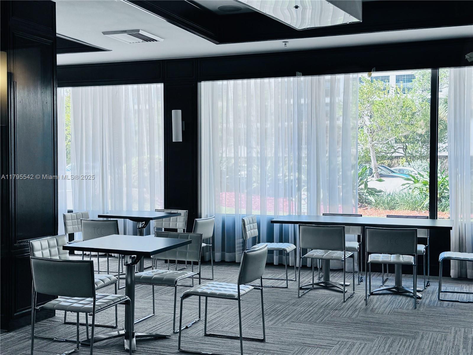 600 NE 36th St # 1516