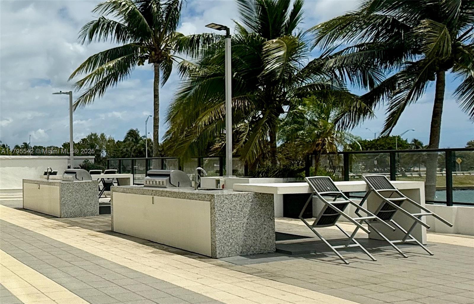 600 NE 36th St # 1516