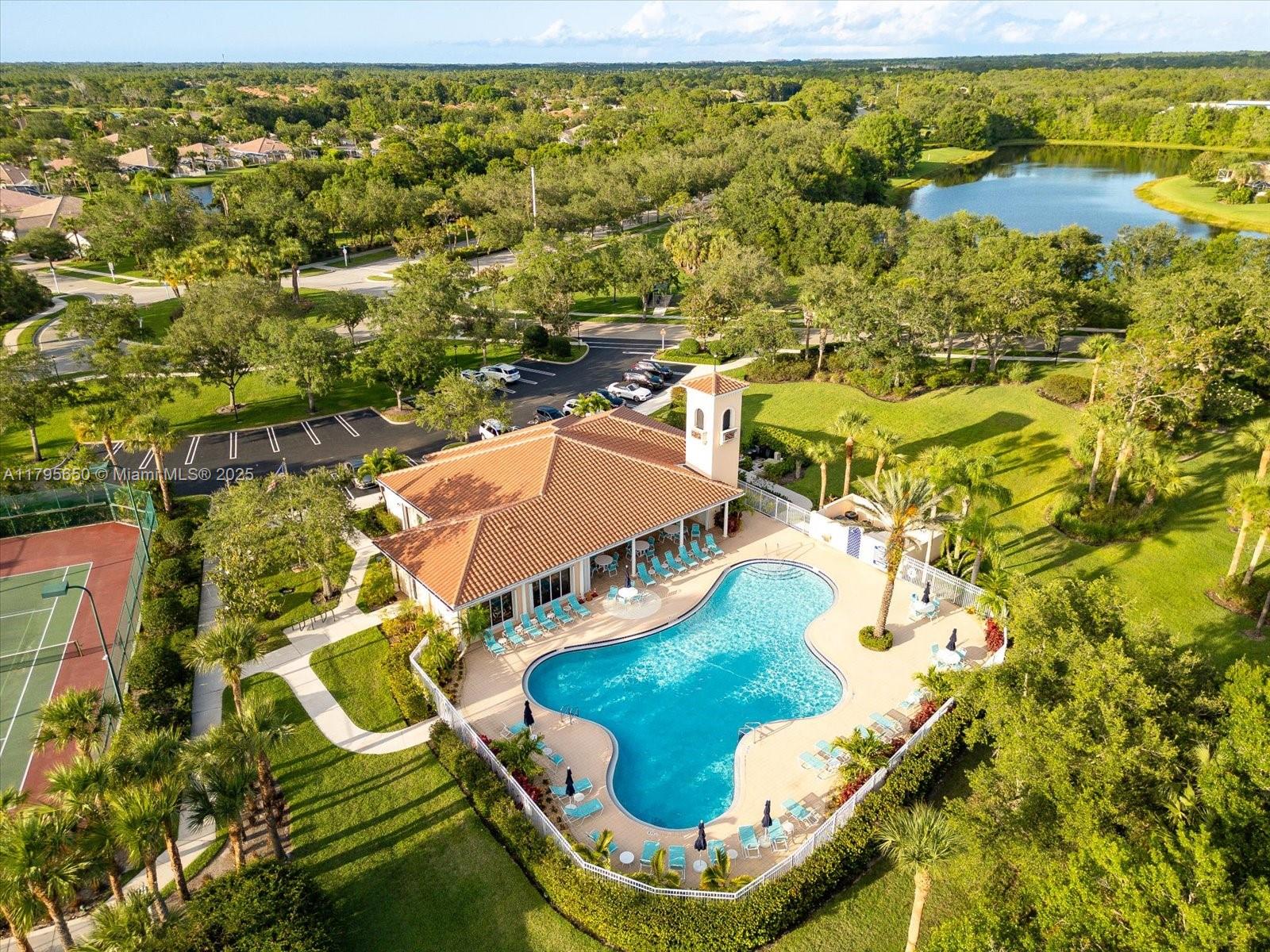 8467 SE Retreat Dr