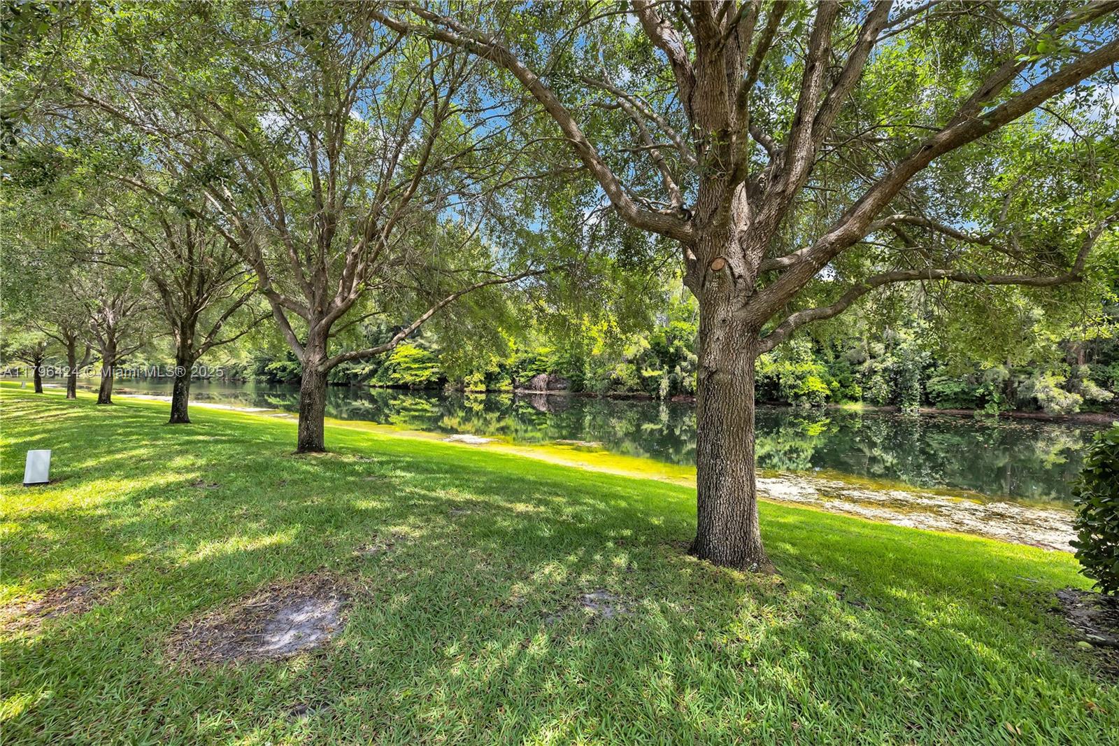 618 Woodgate Cir Unit: E