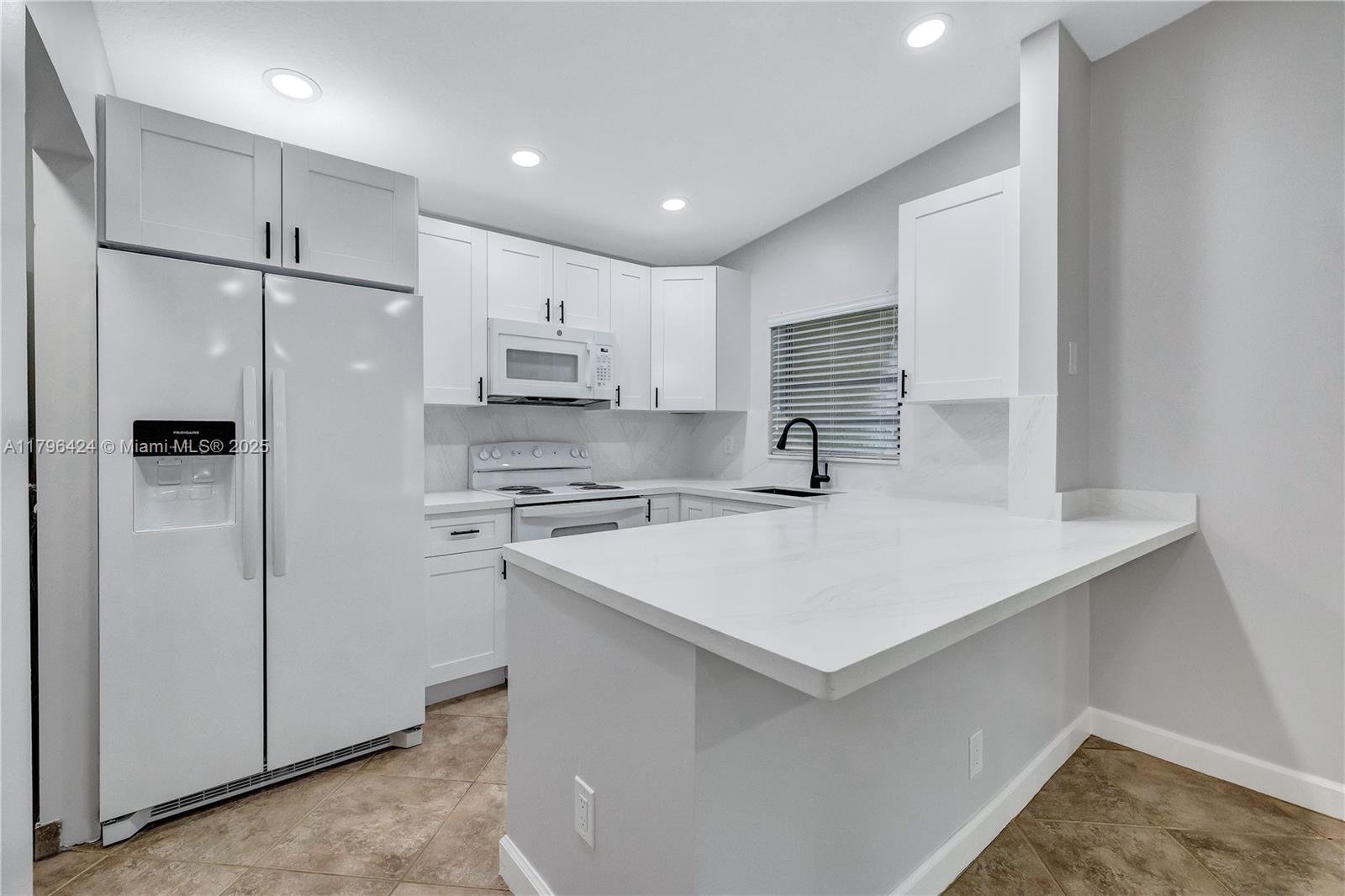 618 Woodgate Cir Unit: E