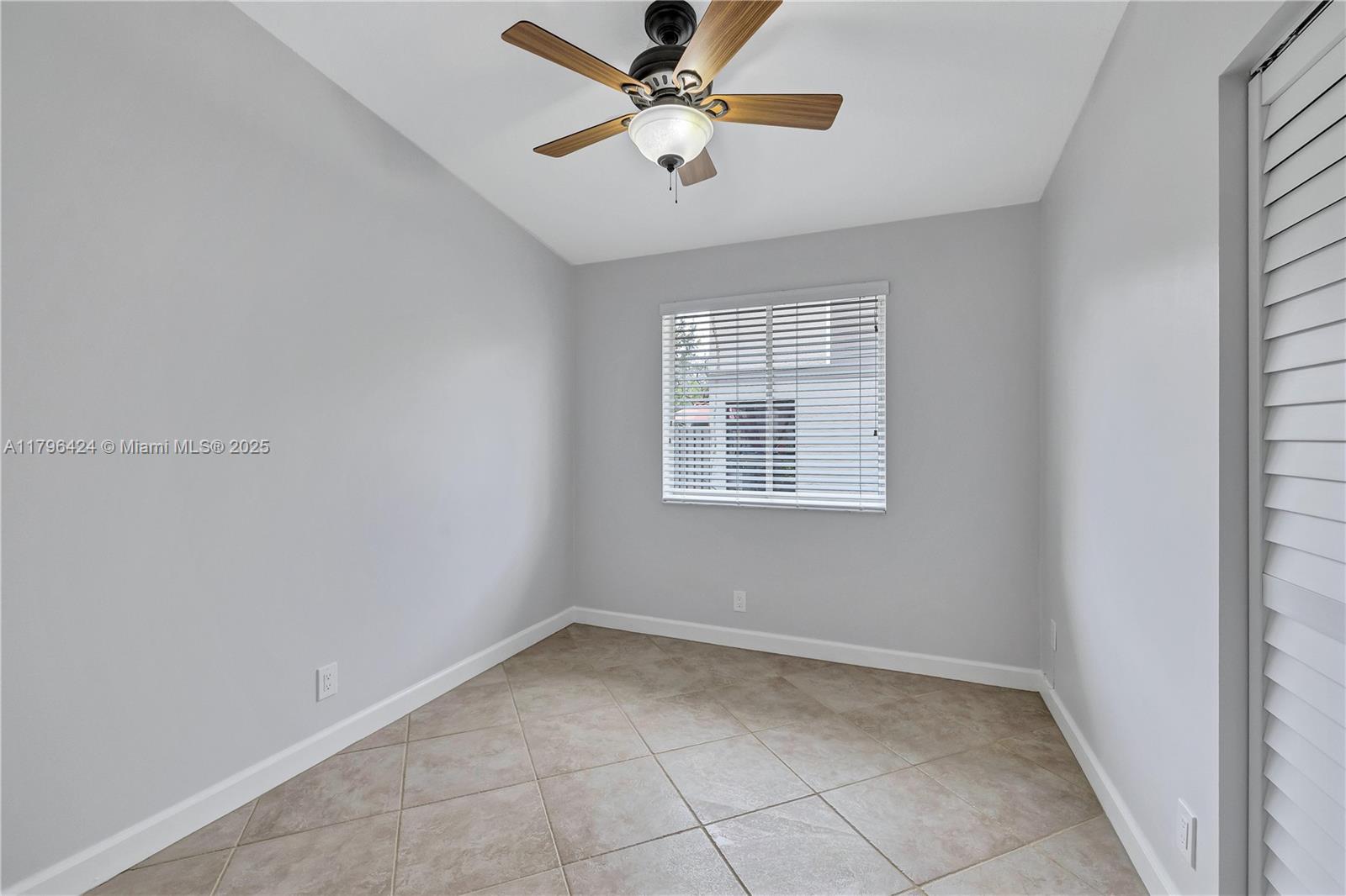 618 Woodgate Cir Unit: E