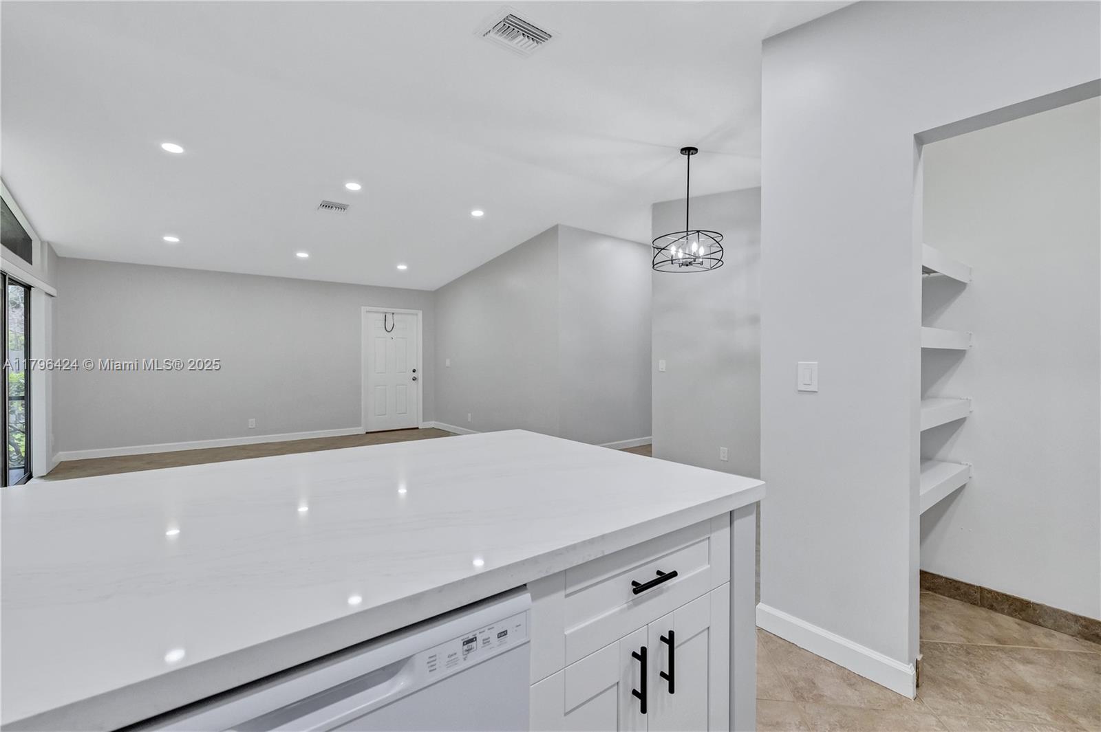 618 Woodgate Cir Unit: E