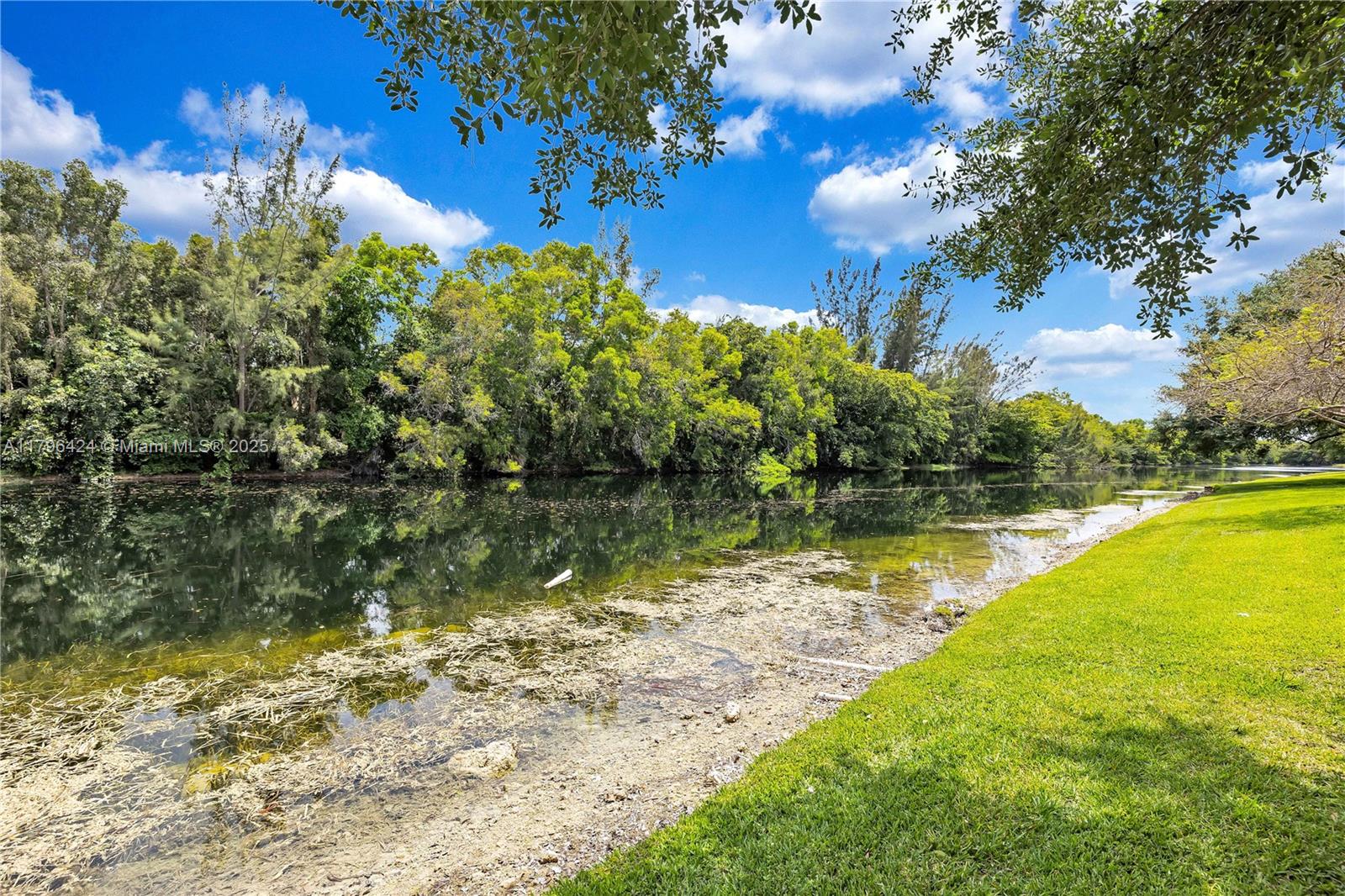 618 Woodgate Cir Unit: E