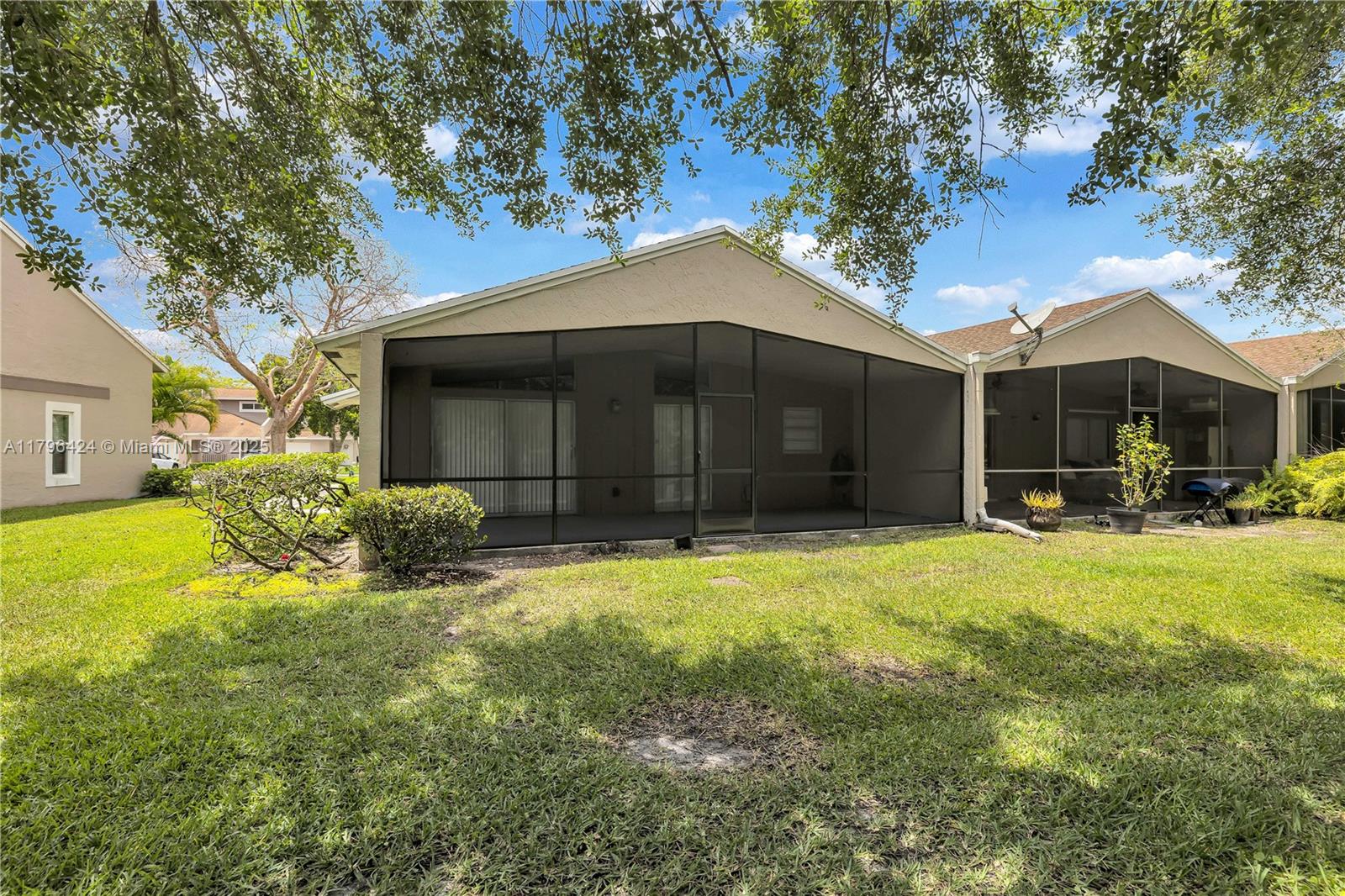 618 Woodgate Cir Unit: E