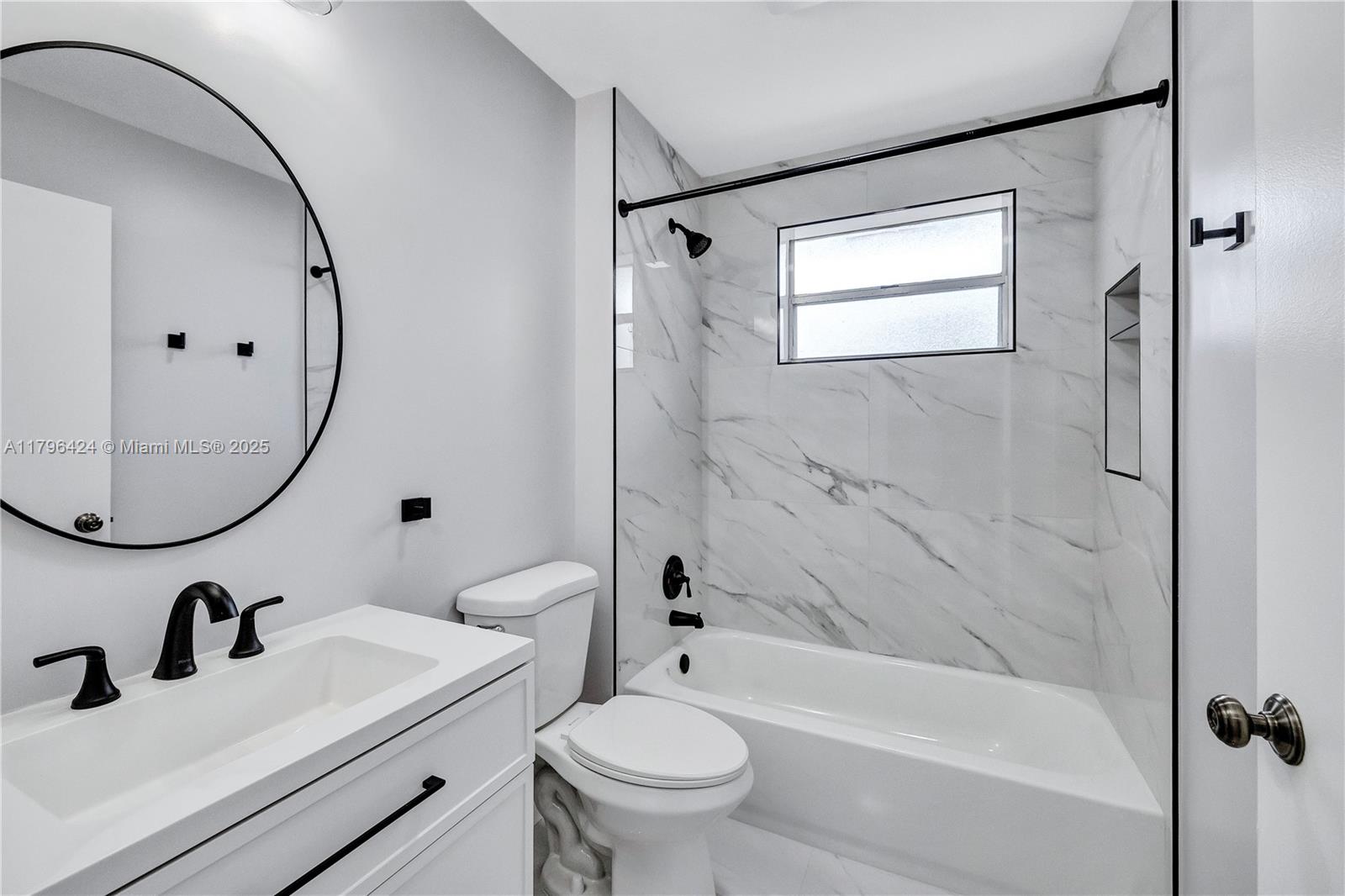 618 Woodgate Cir Unit: E