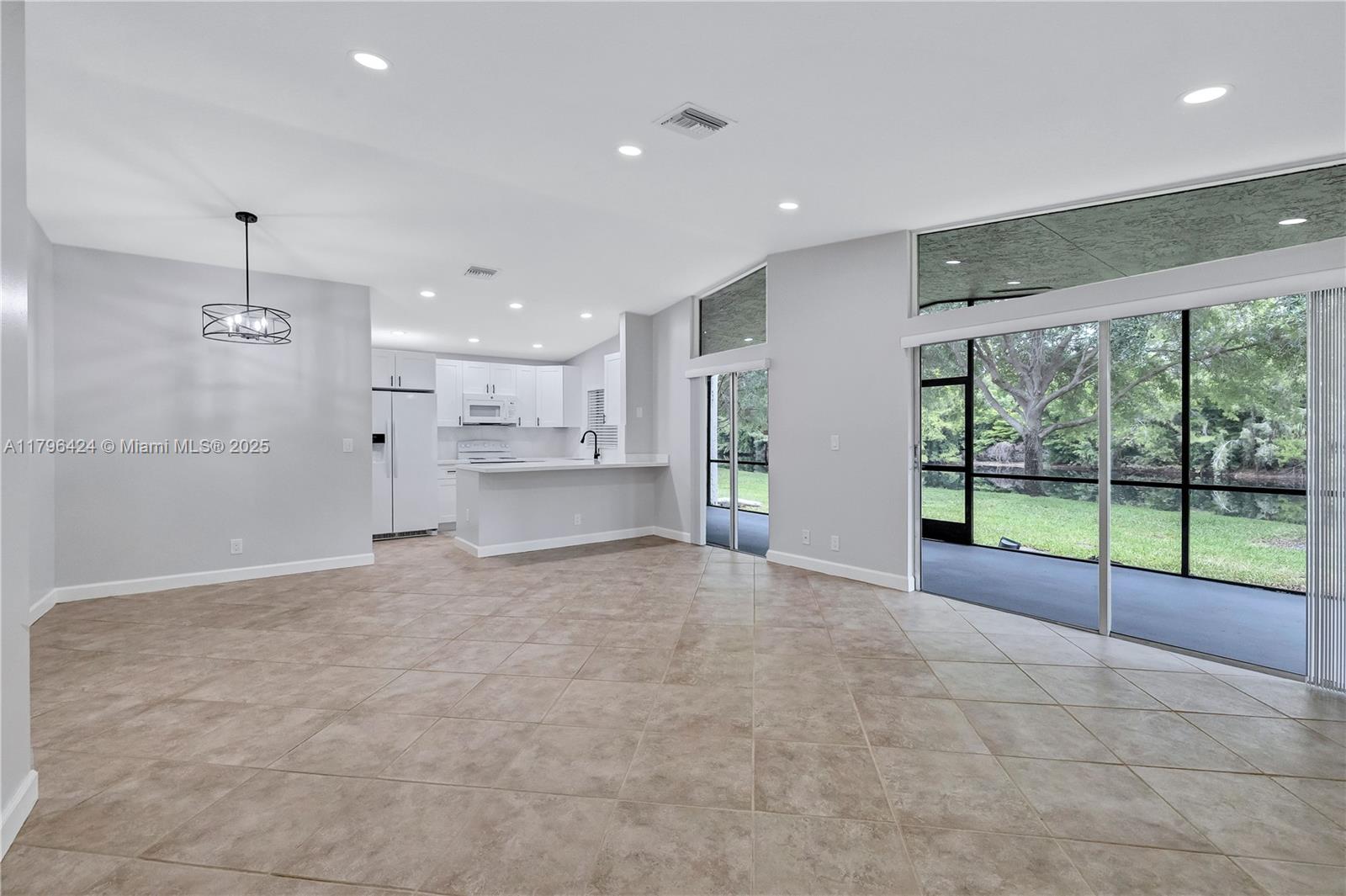 618 Woodgate Cir Unit: E