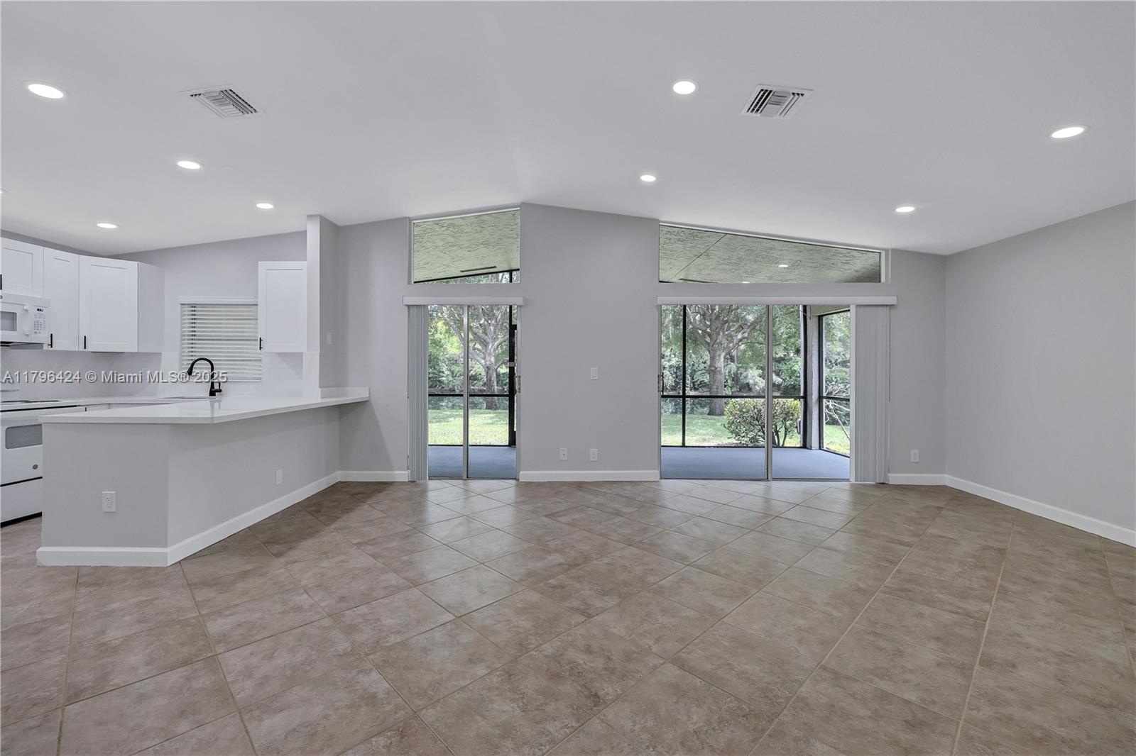 618 Woodgate Cir Unit: E
