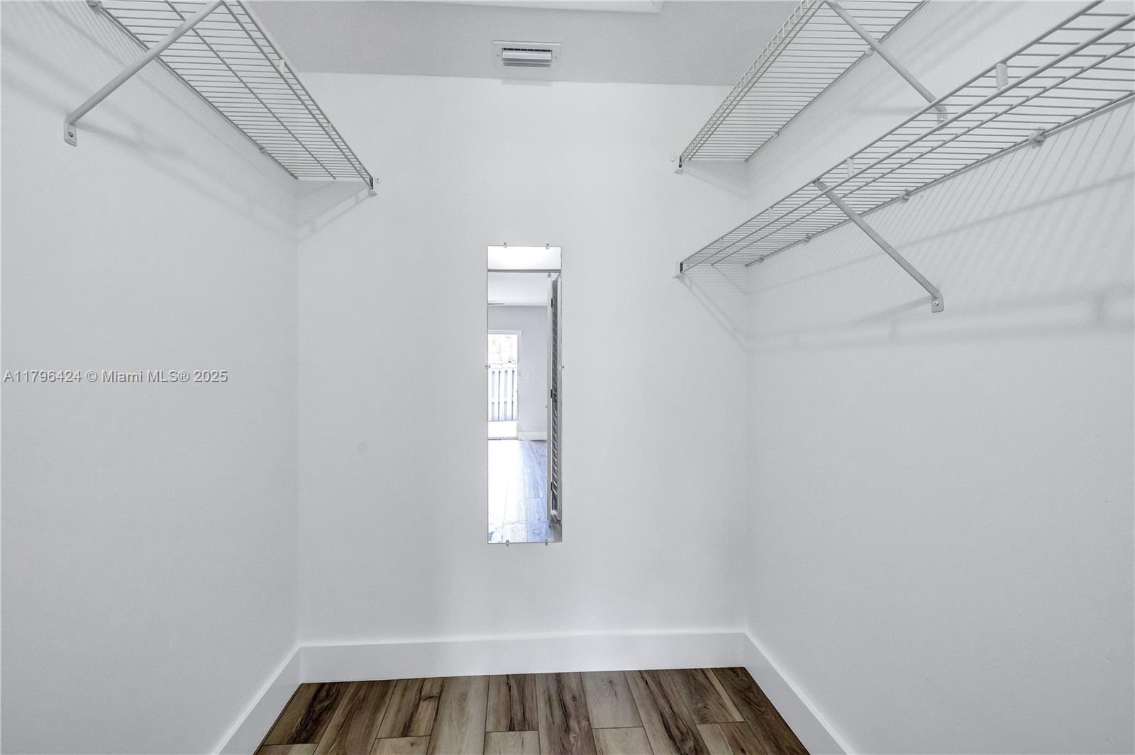 618 Woodgate Cir Unit: E