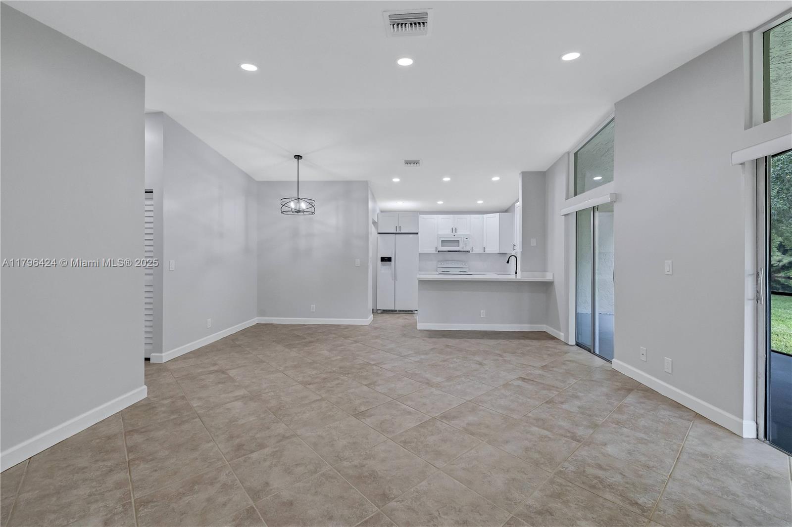 618 Woodgate Cir Unit: E