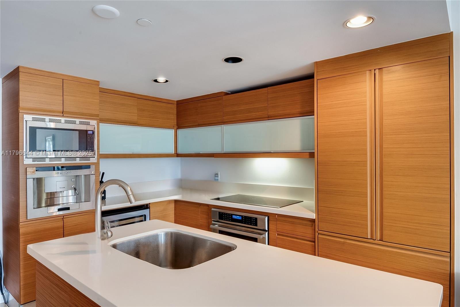 5875 Collins Ave # 1504