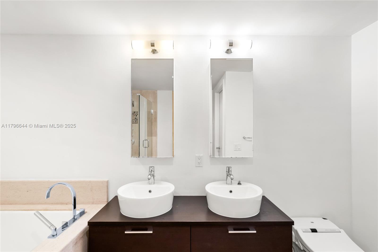 5875 Collins Ave # 1504