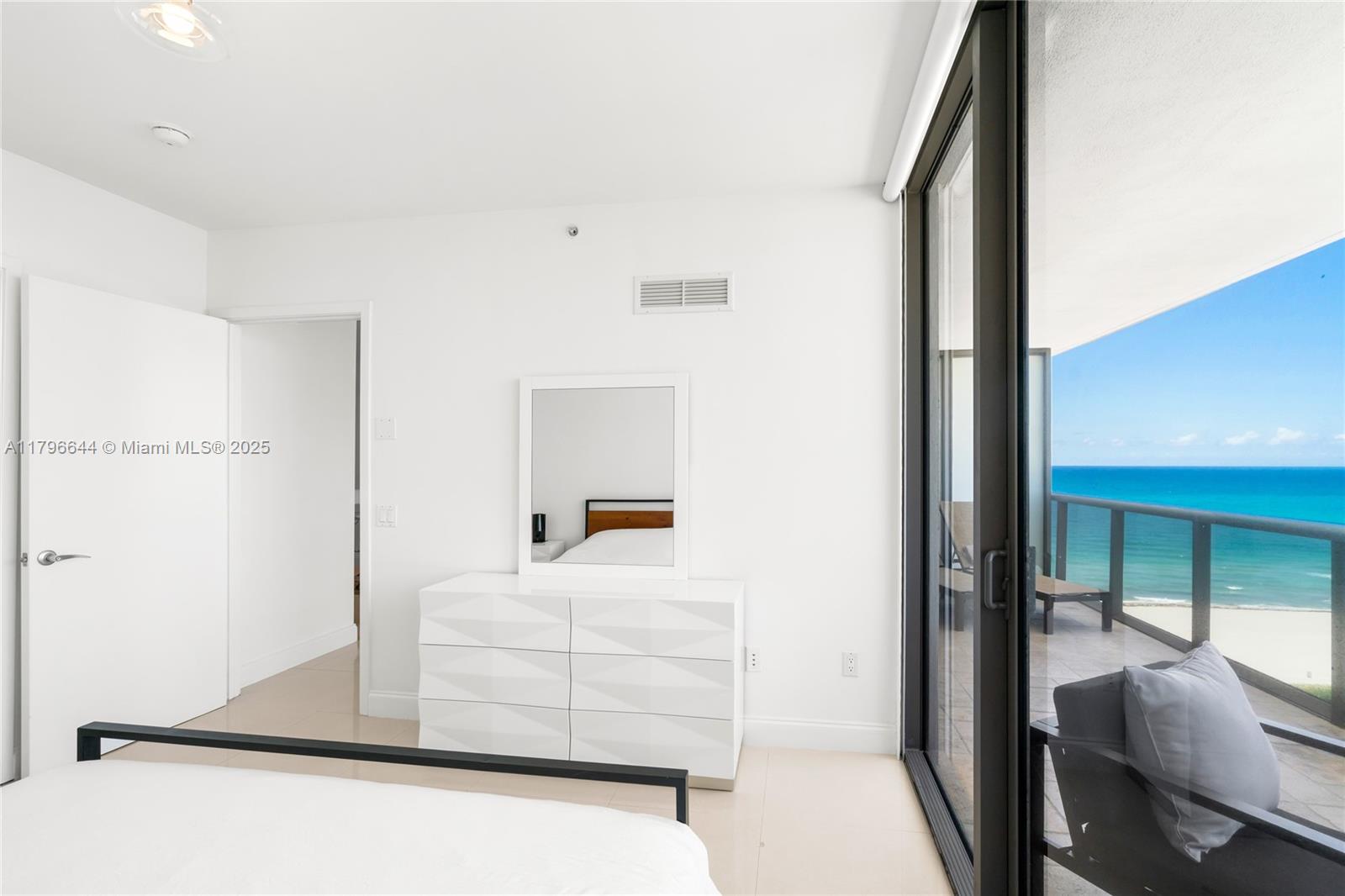 5875 Collins Ave # 1504